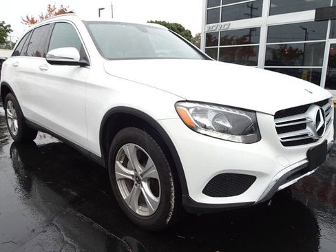 Used 2018 Mercedes-Benz GLC 300 4MATIC w/ Premium Package image 2