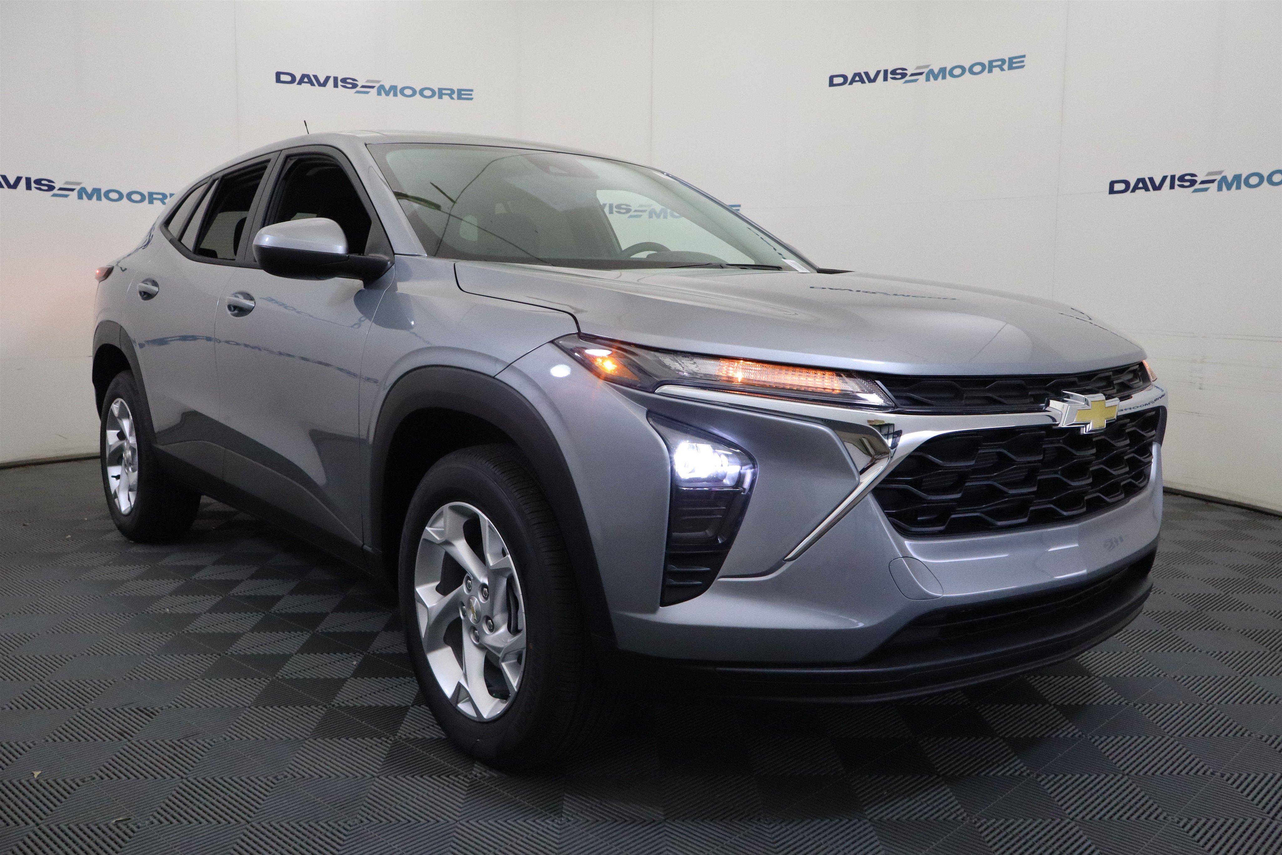 New 2026 Chevrolet Trax LS w/ LS Convenience Package FWD image 3