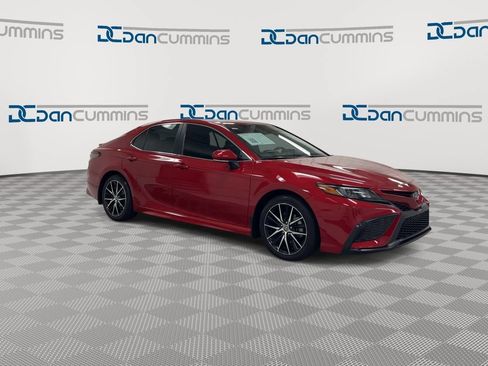 Used 2023 Toyota Camry SE w/ Audio Upgrade Package FWD image 2