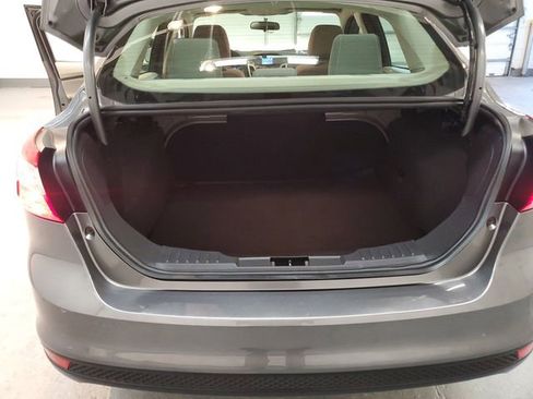 Used 2013 Ford Focus SE w/ SE Winter Pkg FWD image 6