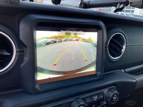 Used 2022 Jeep Wrangler Unlimited Sahara w/ LED Lighting Group AWD/4WD image 28