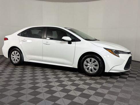 Used 2022 Toyota Corolla L FWD image 6