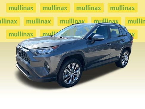 Used 2021 Toyota RAV4 XLE Premium FWD image 4
