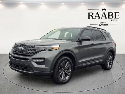 Used 2023 Ford Explorer XLT w/ Equipment Group 202A AWD/4WD image 3