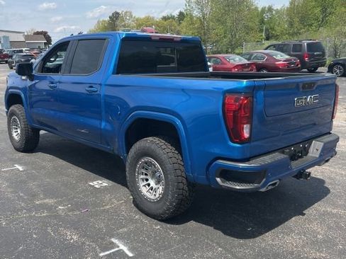 Used 2022 GMC Sierra 1500 Elevation w/ Elevation Premium Package AWD/4WD image 2