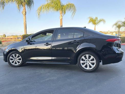 Used 2025 Toyota Corolla LE FWD image 10