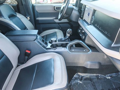 Used 2023 Ford Bronco Wildtrak image 17