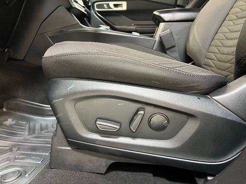 Used 2020 Ford Explorer XLT w/ Comfort Package image 15