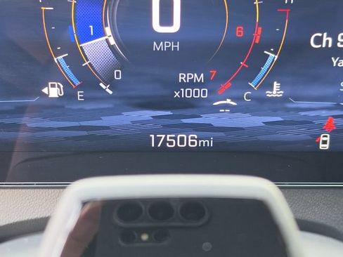 Used 2024 Chevrolet Traverse LT w/ Enhanced Driving Package FWD image 37