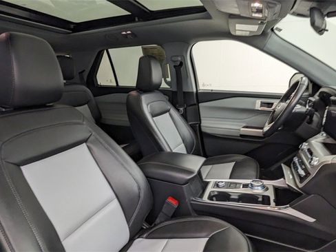 Certified 2022 Ford Explorer XLT w/ Equipment Group 202A image 41