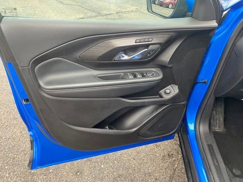 Used 2024 GMC Terrain SLT image 17