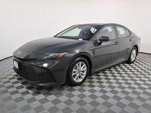 Used 2025 Toyota Camry LE w/ Convenience Package image 2