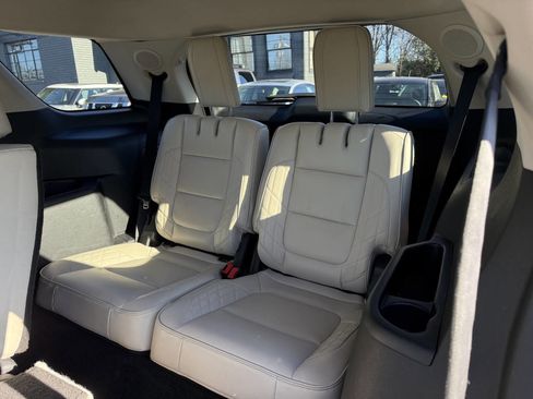 Used 2016 Ford Explorer Platinum image 12