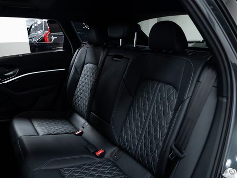 Used 2022 Audi e-tron S Prestige w/ Prestige Package image 21