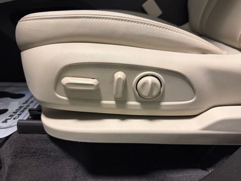 Used 2023 Buick Enclave Essence FWD image 14