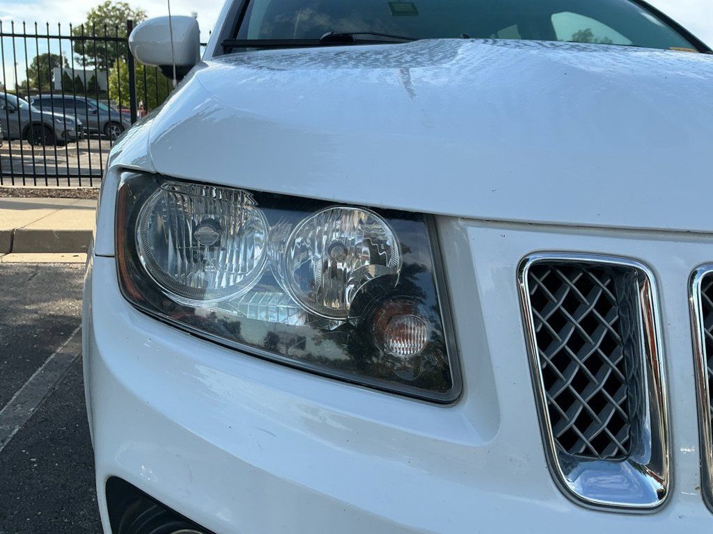 Used 2016 Jeep Compass Latitude FWD image 17
