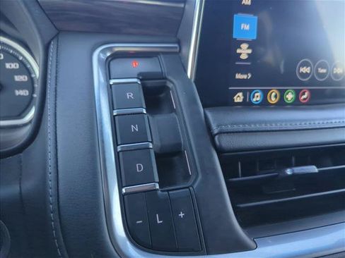 Used 2021 Chevrolet Tahoe Z71 w/ Z71 Off-Road Package AWD/4WD image 13