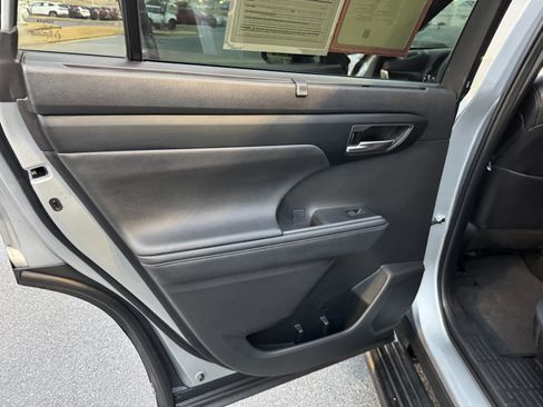 Certified 2024 Toyota Highlander XSE image 12