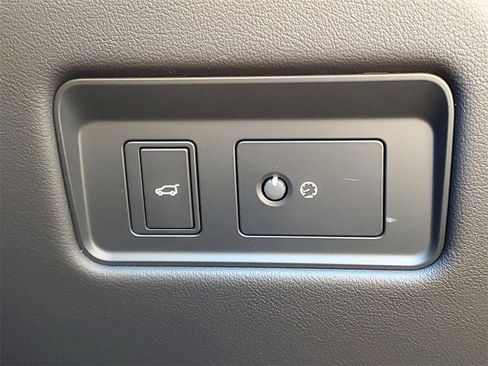 Used 2025 Jaguar F-PACE R-Dynamic S image 14