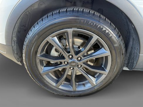 Used 2019 Ford Explorer XLT w/ Equipment Group 202A AWD/4WD image 9