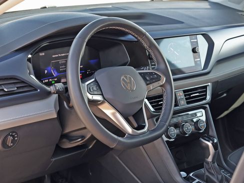 Used 2024 Volkswagen Taos SE FWD image 13