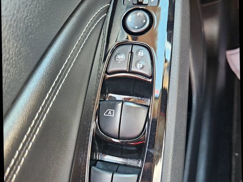 Used 2023 Nissan Altima 2.5 SV w/ SV Premium Package FWD image 18