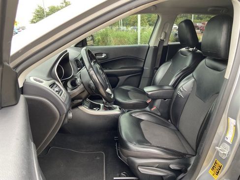 Used 2019 Jeep Compass Latitude FWD image 36