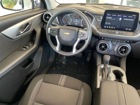 Used 2025 Chevrolet Blazer LT image 34