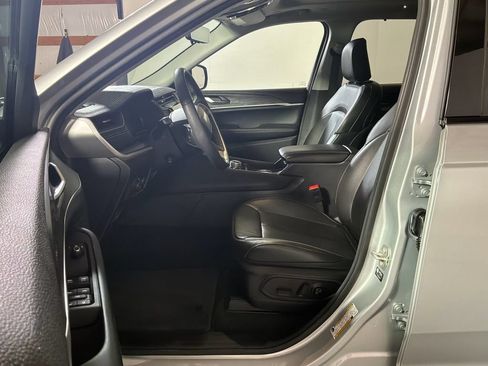 Used 2024 Jeep Grand Cherokee L Limited w/ Luxury Tech Group II AWD/4WD image 14