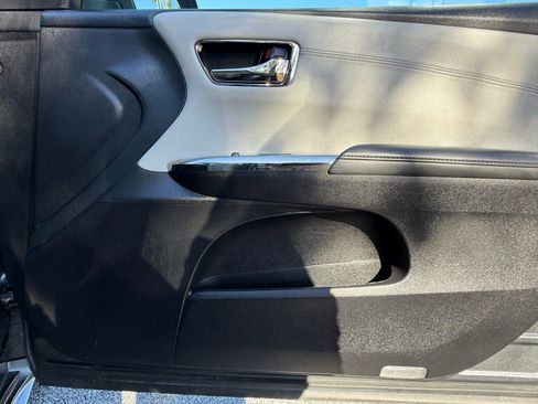 Used 2017 Toyota Avalon XLE w/ Carpet Mat Package image 40