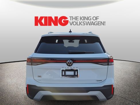 New 2025 Volkswagen Tiguan SE image 6