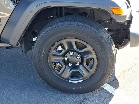 Used 2024 Jeep Gladiator Sport image 29