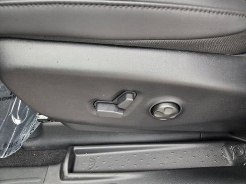 New 2027 Chrysler Pacifica Select FWD image 4