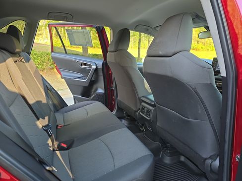 Used 2022 Toyota RAV4 XLE image 11