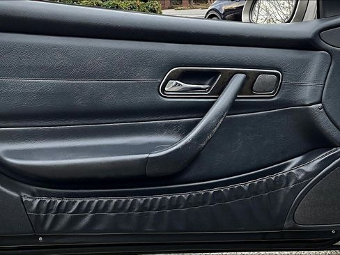 Used 2003 Mercedes-Benz SLK 32 AMG image 17