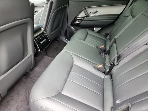 Used 2025 Land Rover Range Rover Sport SE image 5