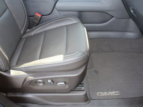 Used 2024 GMC Yukon Denali w/ Advanced Technology Package image 18