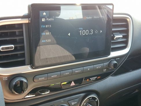 New 2025 Hyundai Venue SE image 16