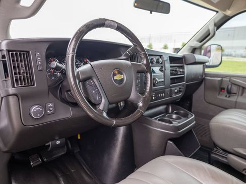 Used 2020 Chevrolet Express 3500 Extended w/ Driver Convenience Package RWD image 9
