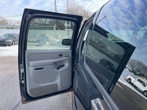 Used 2004 GMC Yukon XL SLT w/ Preferred Equipment Group image 24