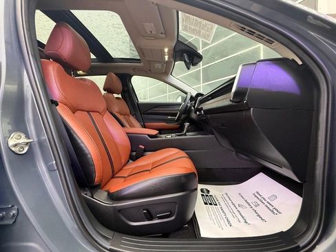 Used 2025 MAZDA CX-50 Meridian Edition w/ Weather Package image 10