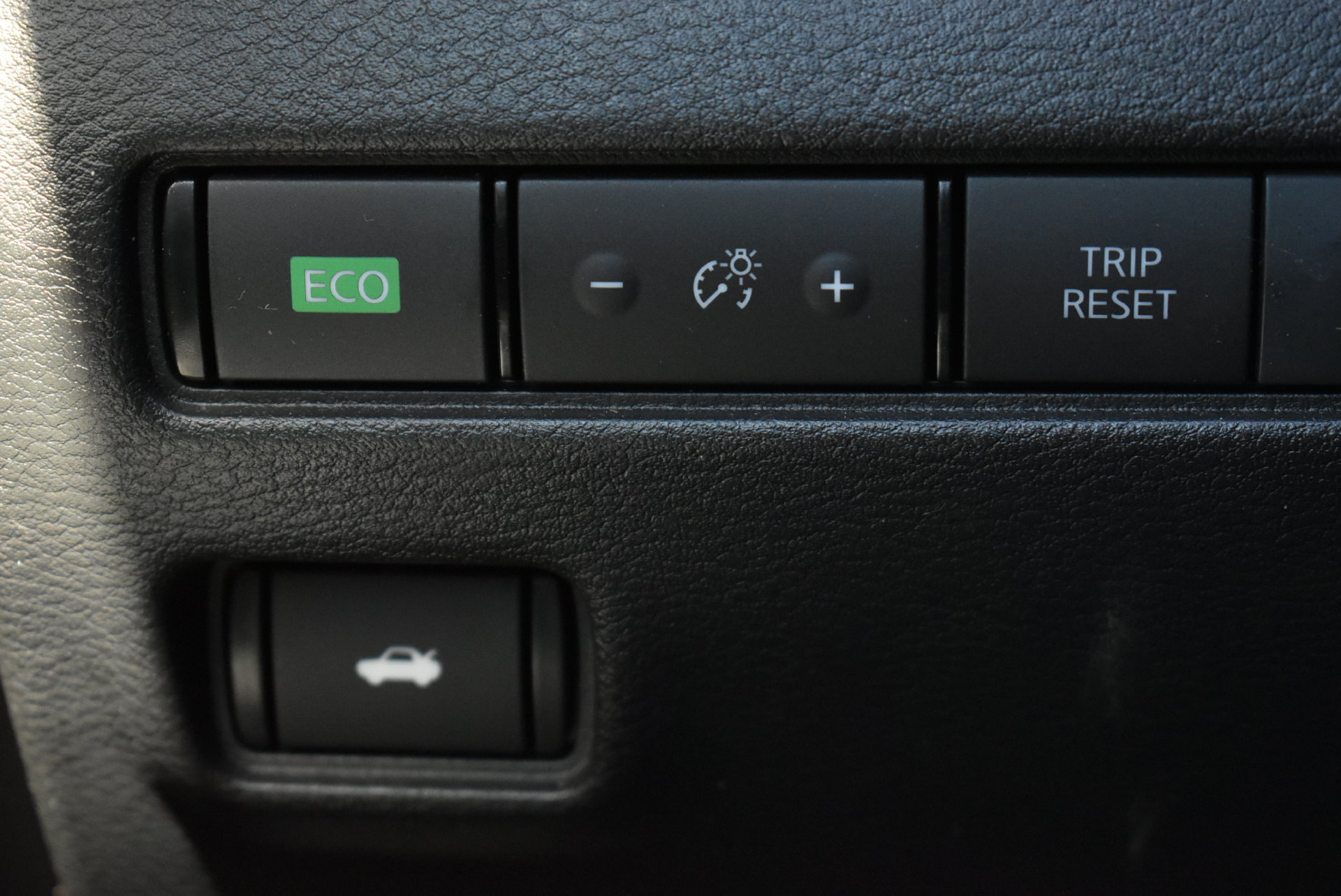Used 2025 Nissan Sentra SV w/ Trunk Package FWD image 17