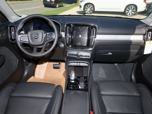 New 2026 Volvo XC40 B5 Ultra w/ Climate Package image 23