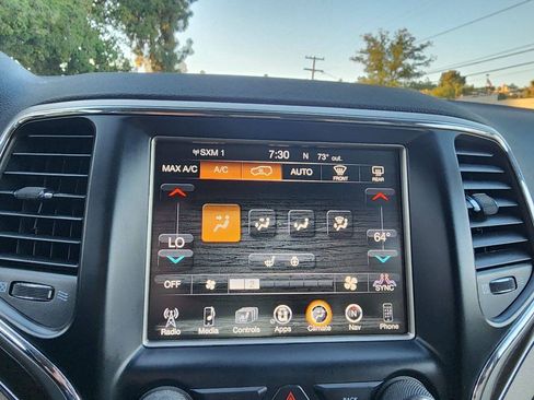 Used 2015 Jeep Grand Cherokee Limited AWD/4WD image 30