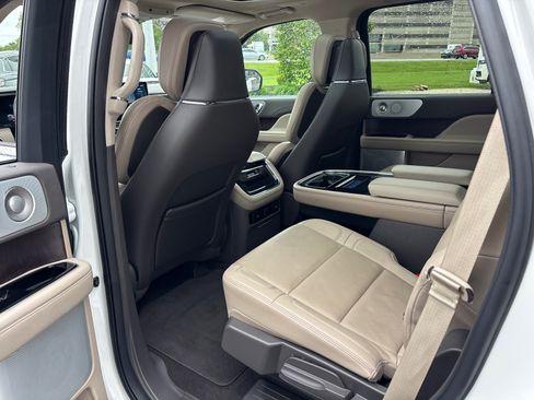 Used 2023 Lincoln Navigator Reserve AWD/4WD image 27