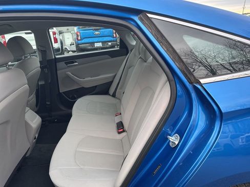 Used 2018 Hyundai Sonata SE w/ Cargo Package image 10