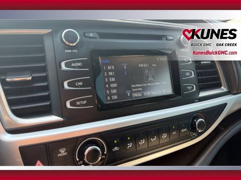 Used 2019 Toyota Highlander LE FWD image 25