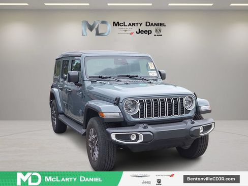 Used 2026 Jeep Wrangler Unlimited Sahara AWD/4WD image 1