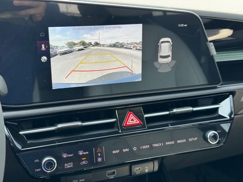 New 2025 Kia Niro EX Touring image 19