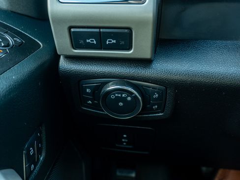Used 2015 Ford F150 Lariat w/ Equipment Group 502A Luxury AWD/4WD image 26